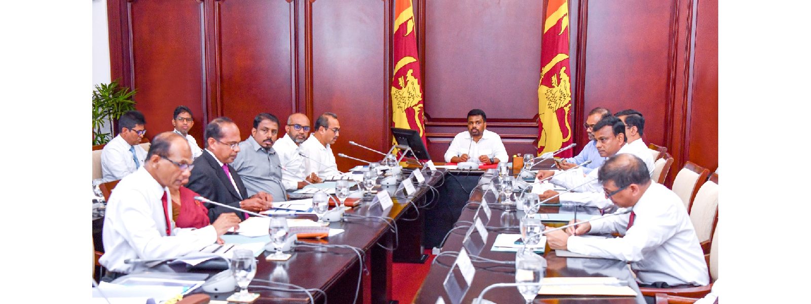 නතර කළ සියලු මාර්ග ඉදිකිරීම් යළි අරඹන්න - ජනපති